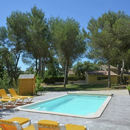 Lush In With Swimming Pool, Cleaning Included * Beaucaire (Gard)